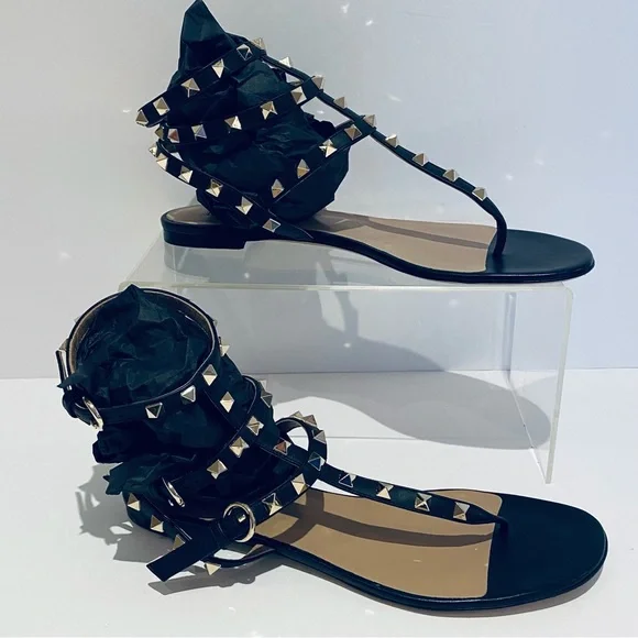 VALENTINO GARAVANI ROCKSTUD BLACK FLAT THONG SANDALS. - Picture 6 of 16
